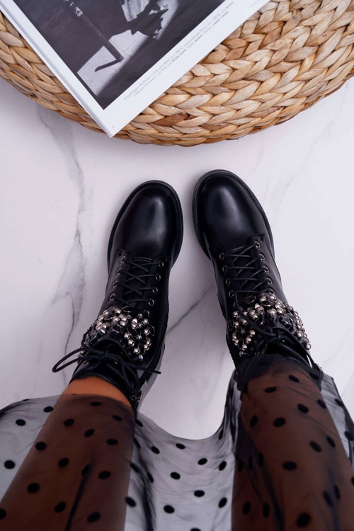 Dámske vysoké rockové topánky s čiernou nekonečnou klapkou