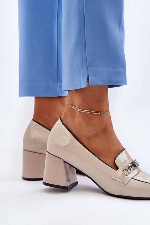 Lakované členkové topánky s nízkym opätkom a ozdobou béžové Makki