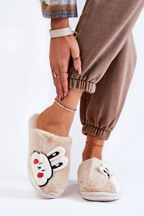 Furries žien s králičou béžou Trisha