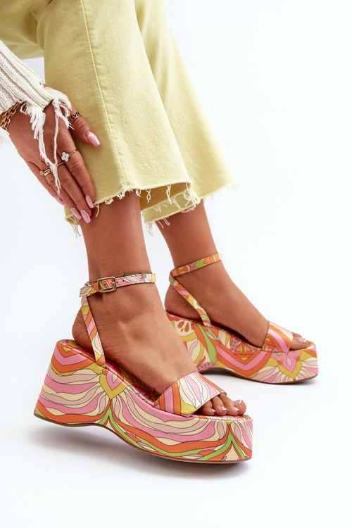 Vzorované sandály na platformě a klínku Multikolor Wiandia
