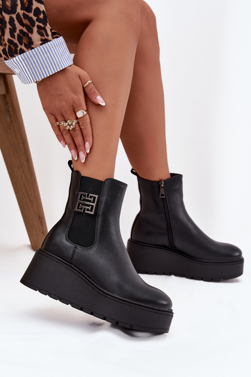 Zateplené dámske platformové čižmy s ozdobným detailom Vinceza 58551 Čierne