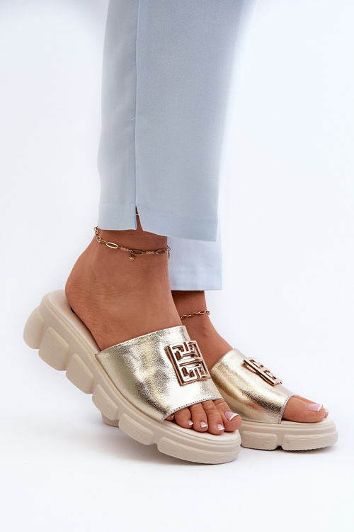 Dámske Kožené Sandále S Zlatou Ozdobou Na Klinu Vinceza 41444 Zlaté