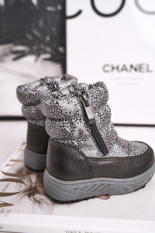 Detské snehové topánky izolované šedou vlnou Cruella