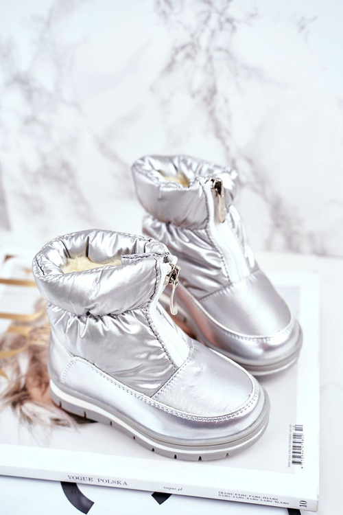 Detské snehové topánky izolované bublinami striebornej vlny