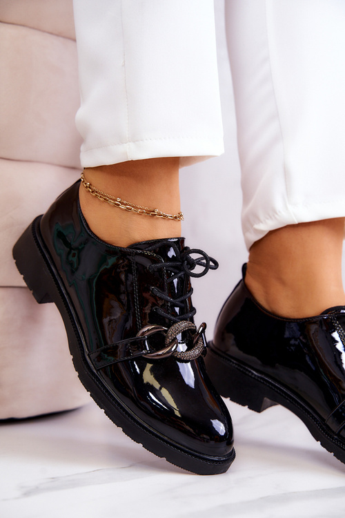 Lakované boty vázané ornamentem Black Larosa