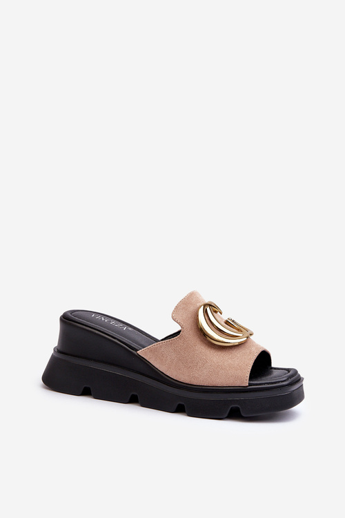 Dámské Pantofle Z Eko Semiše Na Klínu A Platformě Se Zlatou Ozdobou Vinceza 58295 Béžové