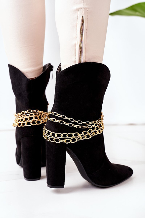 Izolované topánky na stĺpiku čierny dobrý dojem