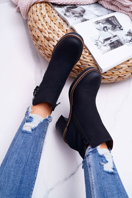 Dámske topánky na stĺpe izolovanej Felt Black Delia