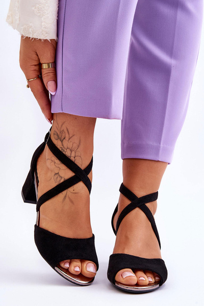 Dámsky nízko zakolesený sandále čierny Quinn