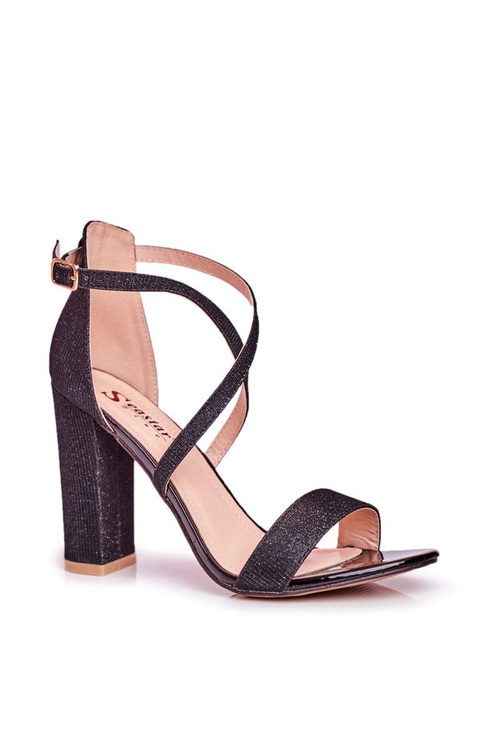 Dámske sandále na čiernom post