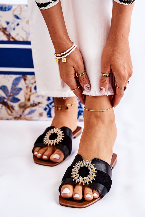 Pohodlné flip -flops s čiernou dekoráciou Giner