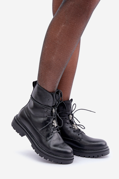 Zateplené čižmy s ozdobnými prvkami na šnurovanie čierne Irivina