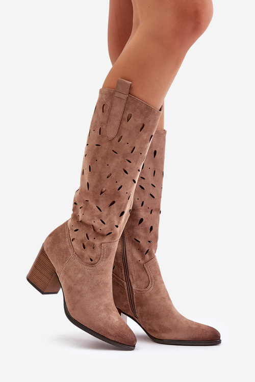 Eko Semišové Kozačky Na Podpatku S Vyřezávaným Vzorem Tmavě Béžové Vinceza 58344
