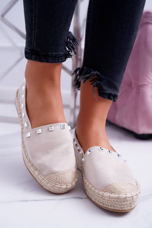Beige vkĺzla espadrilles s laikovými cvočkami