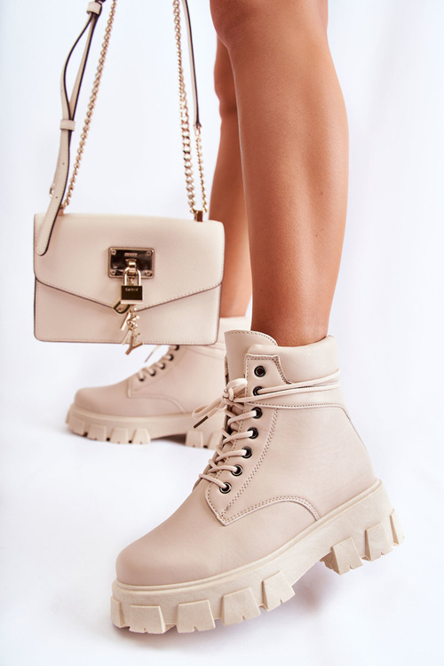 Ženské topánky izolované svetlo béžové flavin