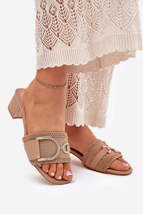 Dámske Sandále Na Opätku S Ozdobným Detailom Tmavo Béžové Julinemi