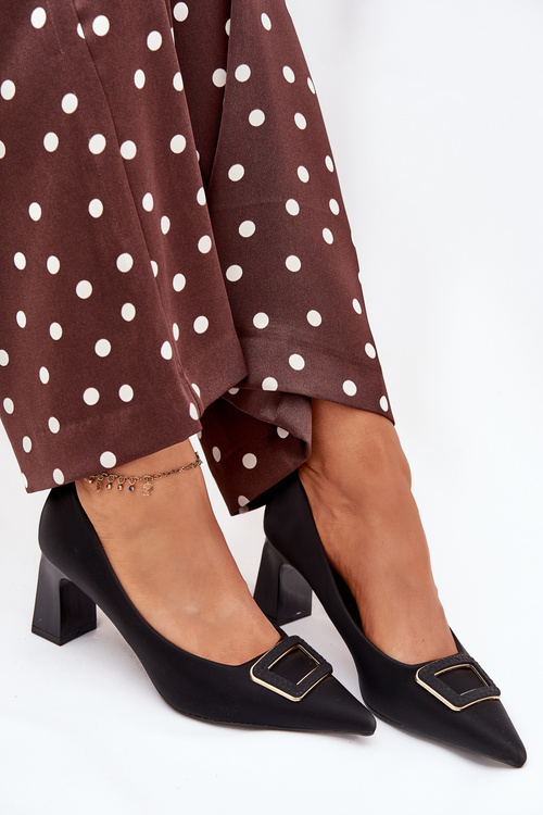 Lodičky na podpätku s ozdobnou sponou čierne Seriva