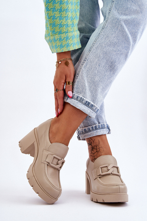 Elegantné topánky na mieste s dekoráciou béžový lemar Harmel