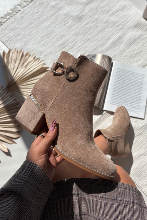 Zateplené dámske čižmy s zlatými detailmi na podpätku béžové Dorisse