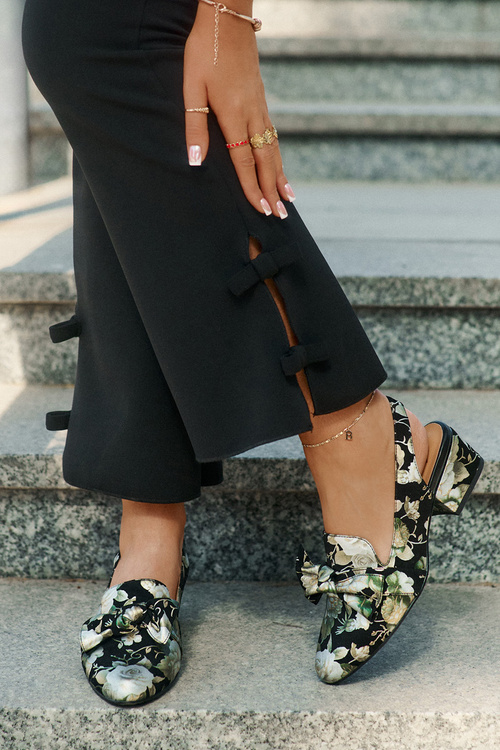 Kožené Lodičky S Kvetmi A Mašľou Čierne N6539-44