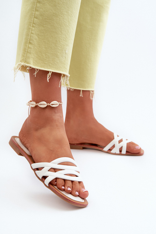 Dámske sandále z ekokože na plochej podrážke biele Moldela