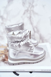 Detské snehové topánky izolované bublinami striebornej vlny