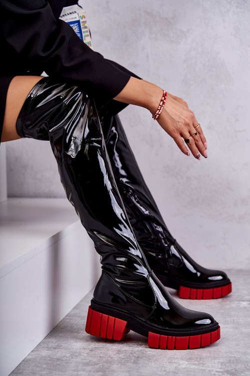 Maľované dámske topánky nad kolenným čiernym Callenom