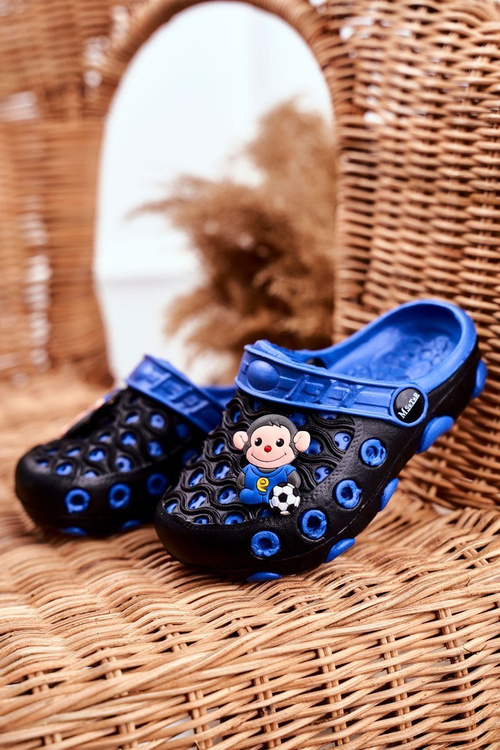 Detské žabky Kroksy čierny futbalista opíc