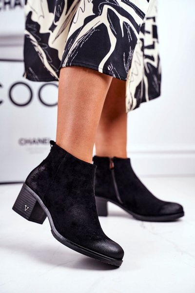 Dámske topánky na čiernom volares Suede Post