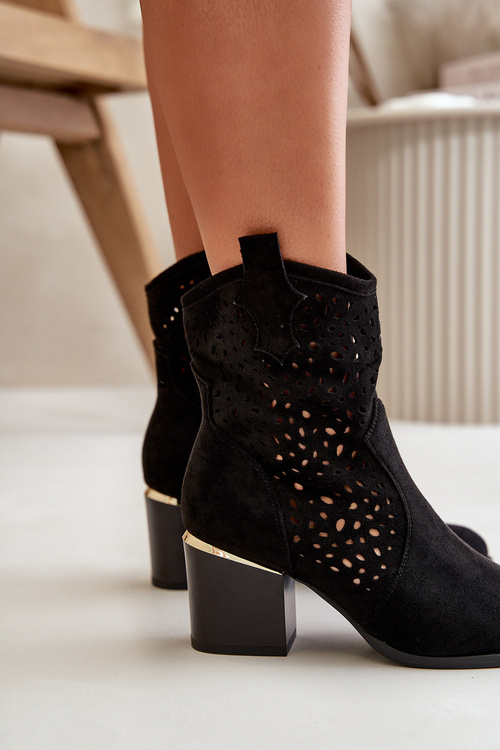 Průsvitné kotníčkové boty na podpatku z ekologického semiše, zapínající se na zip černé Sevana