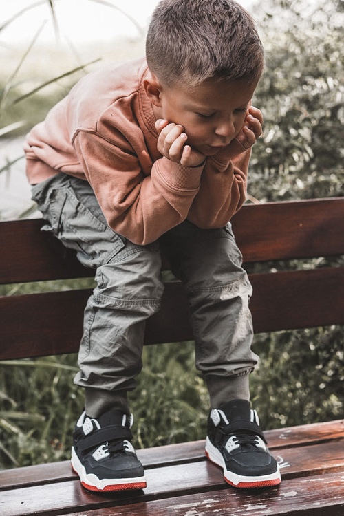 Dětská Kožené Sportovní Obuv Černe a Červené Marisa