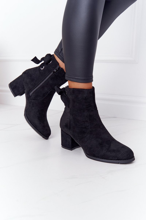 Izolované topánky žien na Čiernej kayle Post