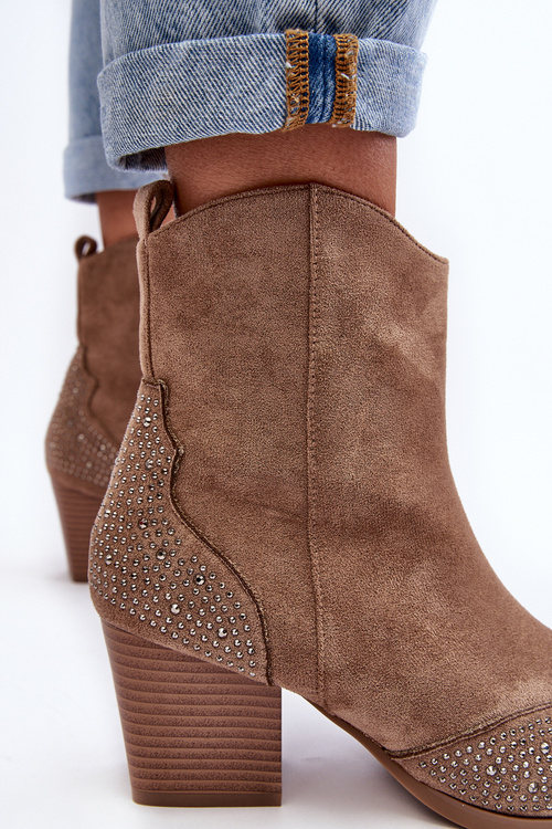 Dámske zdobené kovbojské topánky na béžovom poste Eleduana