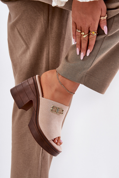 Dámske sandále na masívnom podpätku so zlatým detailom Vinceza 17400 béžové