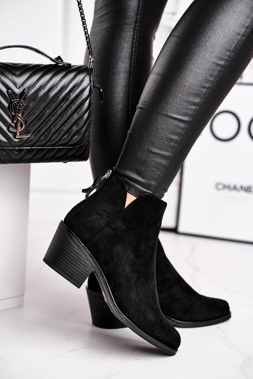 Izolovaná jesenná jesenná čierna mliečna päta dámska