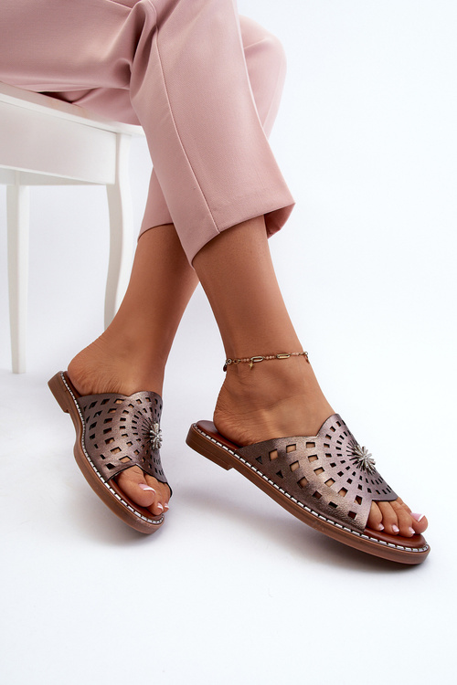 Lesklé Dámské Žabky Na Ploché Podrážce S Ozdobou Měděné Ebirena