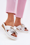 Kožené Dámske Sandále Na Klíne S Ozdobným Kvetom Artiker 52C0537 Biely