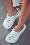 Dámské pěnové pantofle Crocs Bíle Coline
