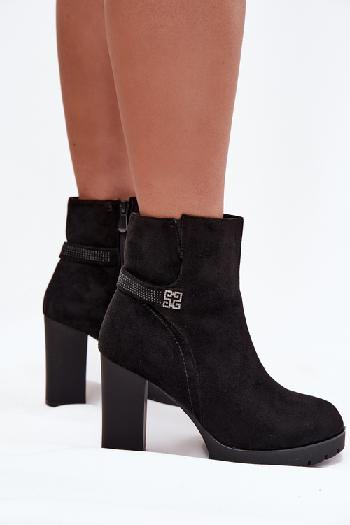 Zateplené dámské kotníkové boty na podpatku s ozdobnou páskou černé Zayna