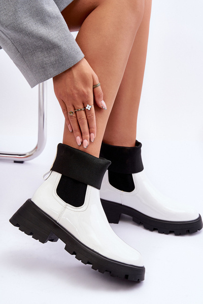 Dámské lakované boty s nízkou podrážkou bílé  Pavo