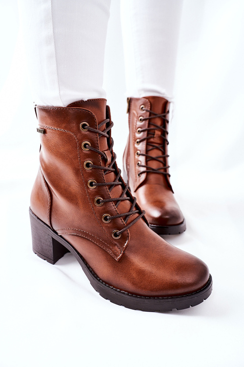 Dámske topánky na stĺpom izolovanom Camel Dunaff