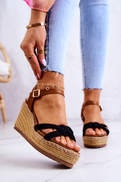 Módne čierne klinové sandále Roseville