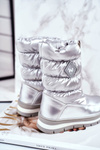 Detské snehové topánky izolované striebornou vlnou mumm