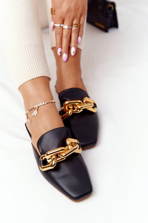 Papuče s horným a reťazovým čiernym volaním na mňa