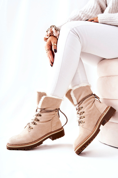 Béžové izolované topánky