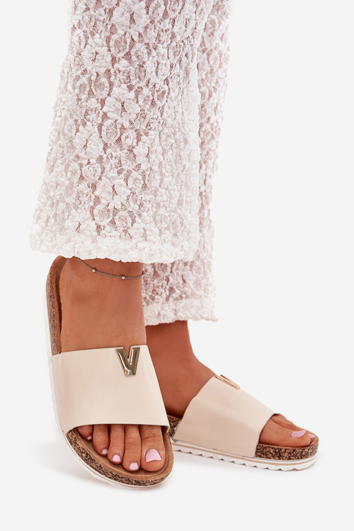 Dámske sandále na korkovej platforme s ozdobným detailom béžové Vessira