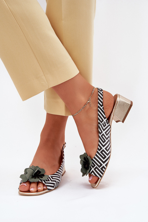 Kožené Dámske Sandále Na Bloku S Dekoratívnym Kvetom Laura Messi 2973 Biela-Čierna