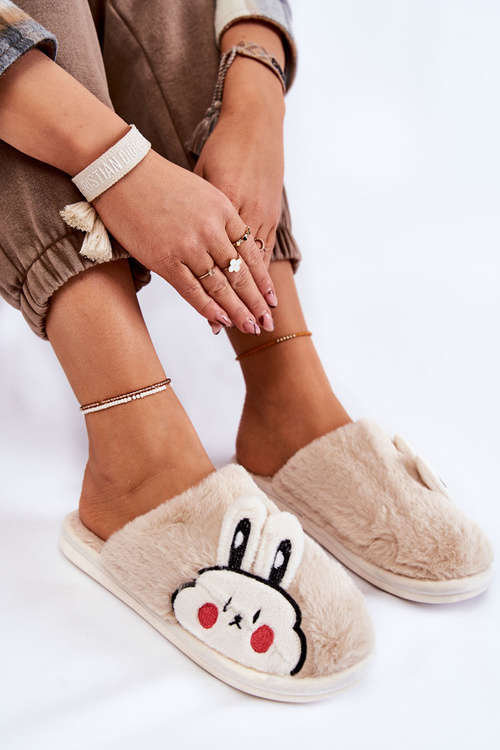 Furries žien s králičou béžou Trisha