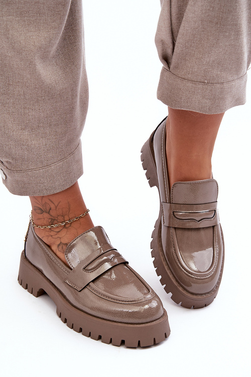 Lakované Loafersy Na Plochém Podpatku Bežové Jannah