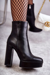 Kožené hladké topánky na čiernom kaysa stĺpiku